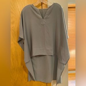Dolman Sleeved V-neck High Low Blouse Size Small Gray Top Shirt CYA